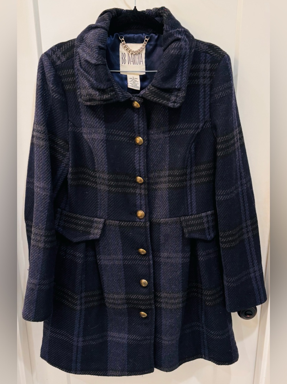 BB Dakota Women’s Navy Plaid Wool-Blend Coat. Size Large in mint condition